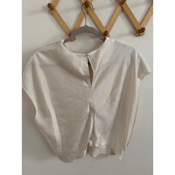 Banana Republic Top Women's Medium Cream Flowy Blouse Satin Look - Picture 3 of 5